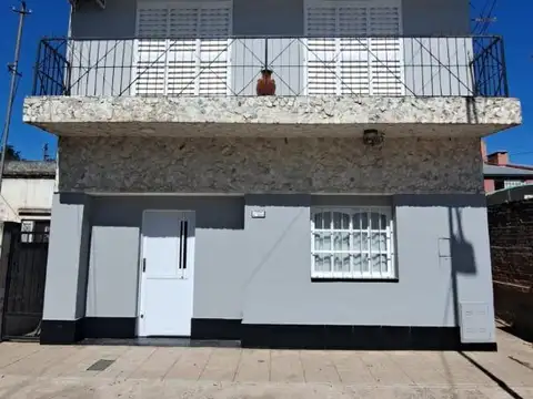 Casa 5 ambientes con 1 baño