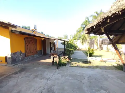 Casa en Venta con 3 cocheras