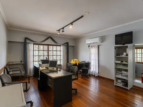 Casa en Venta con 3 cocheras