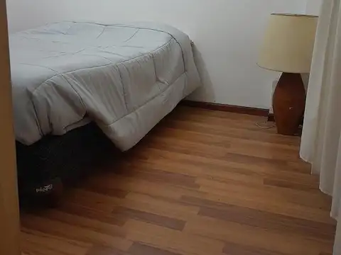 Departamento a la calle con balcon terraza
