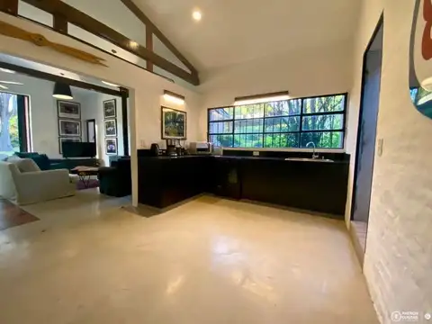 Casa en Alquiler con 2 cocheras