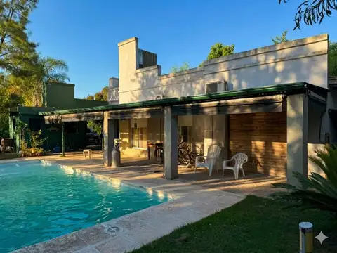 VENTA Casa Cuatro Ambientes en Lomas Altas