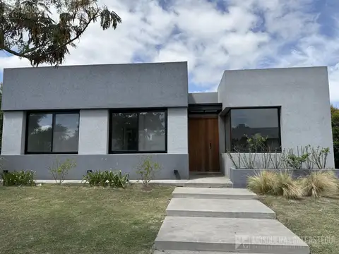 Casa en venta/alquiler - Santa Elena, Pilar del Este.