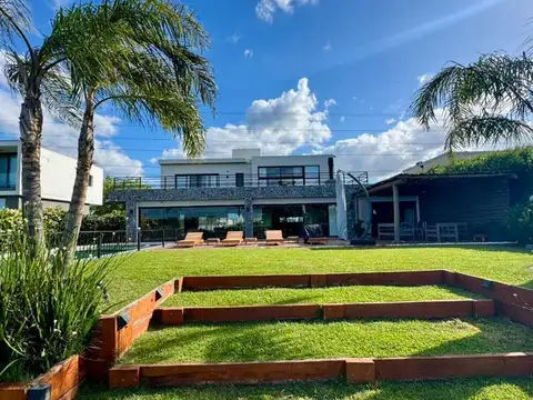 Casa en venta al lago 6 amb en San Benito, Villanueva