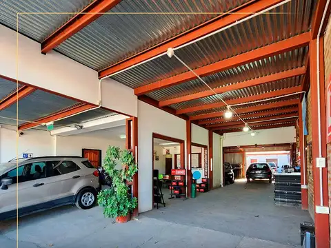 AMPLIO LOCAL COMERCIAL/ RESIDENCIAL EN VENTA| NQN