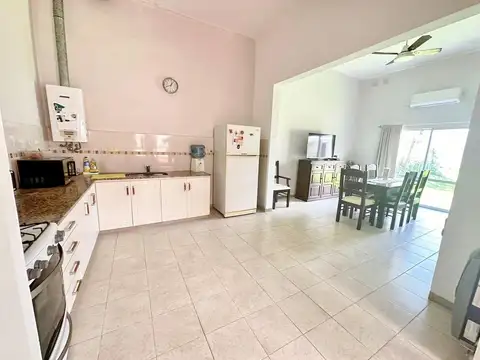 Casa 2 ambientes con 1 baño