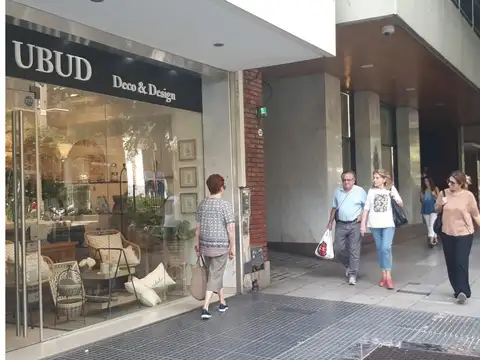 Inmejorable Ubicación - Bv. Charcas - Foco Comercial - Impec