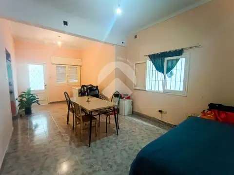 Casa 4 ambientes con 1 baño
