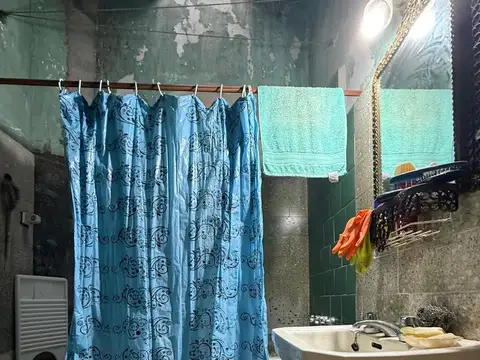 CASA A RECICLAR EXCELENTE UBICACION