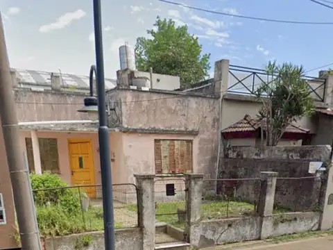 CASA A RECICLAR EXCELENTE UBICACION