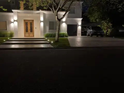 Casa en venta en El encuentro con laguna y muelle