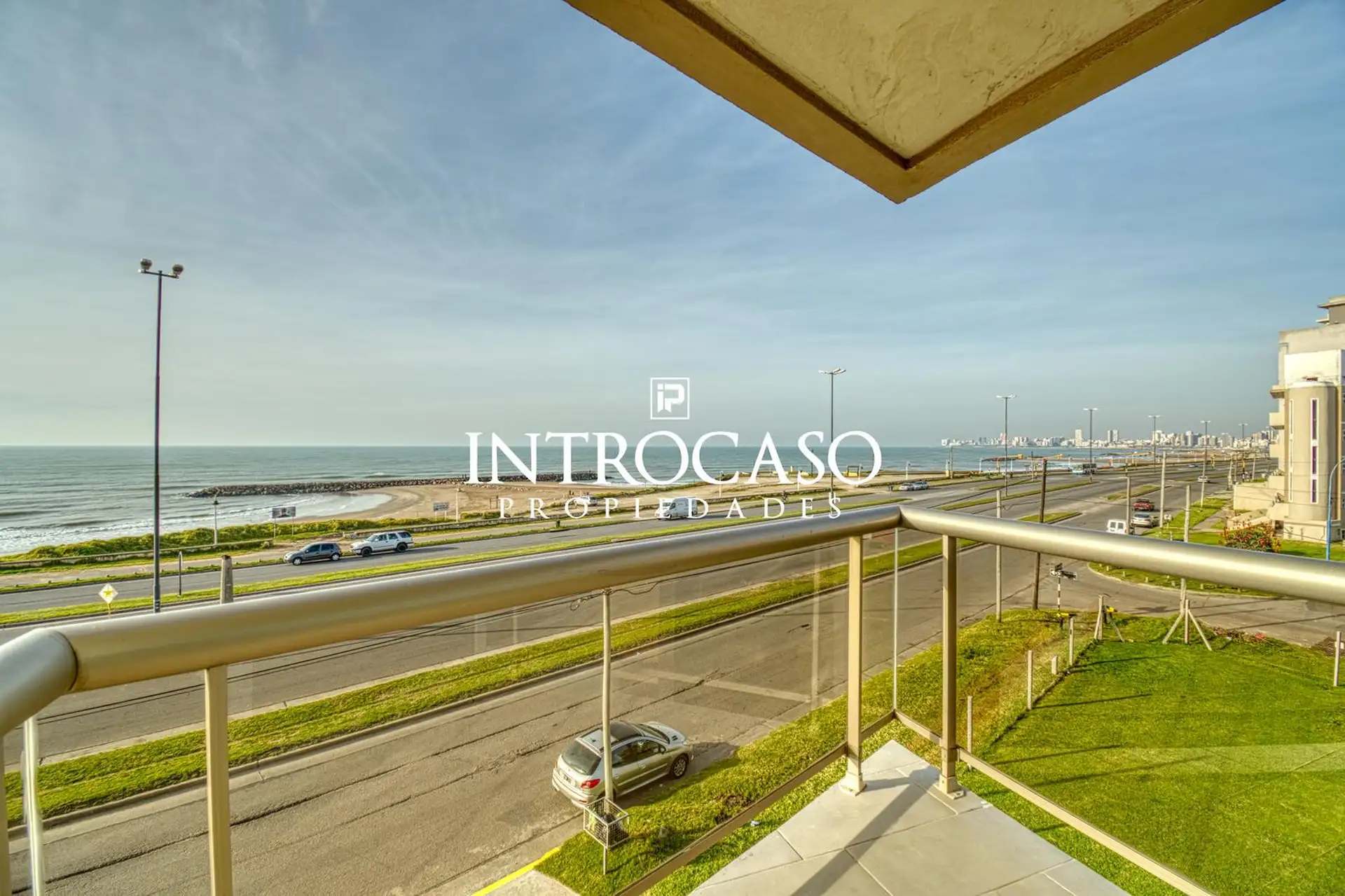 Venta Permuta Departamento 2 Ambientes Primera Línea al Mar
