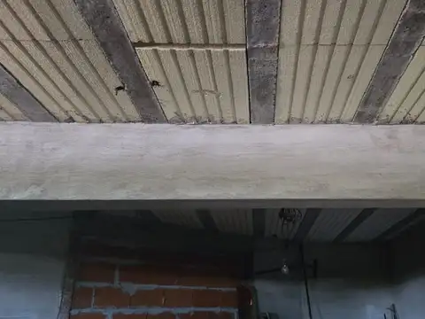 Casa con galpon en venta en Lisandro Olmos Etcheverry