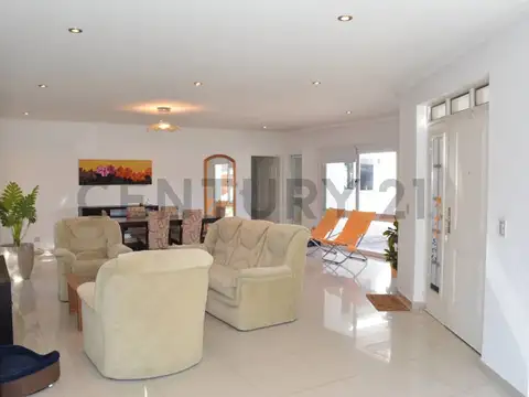 Casa Nivel Gerencial en venta General Roca