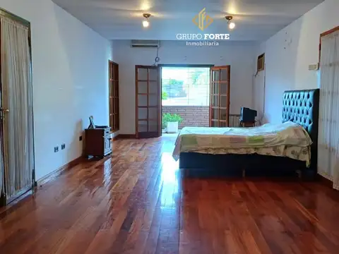 Casa en Venta con 10 cocheras