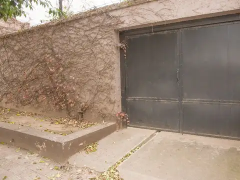 Casa 10 ambientes con 3 baños