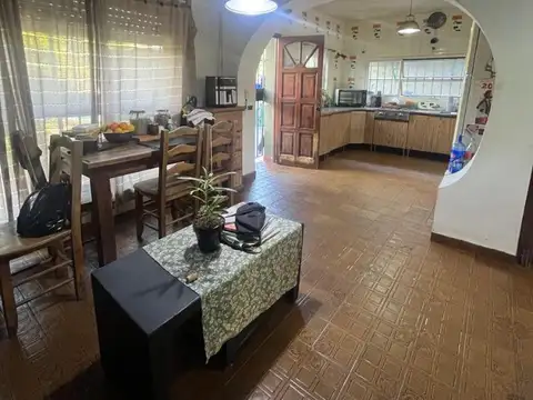Casa en Venta con 4 cocheras