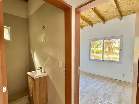 Se vende Casa de Dos Dormitorios Dos Baños + Departamento con cocina separada.