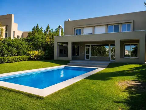 Casa 6 ambientes con 3 baños