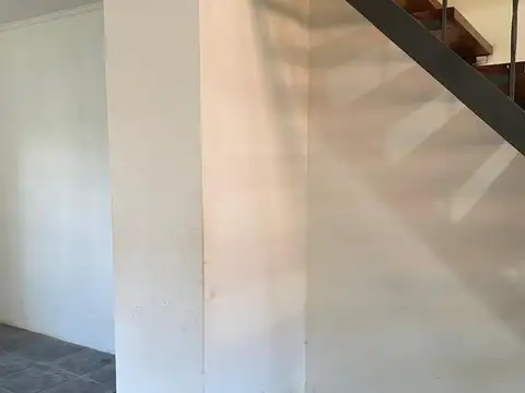 Dúplex 2 Dormitorios con Cochera, Patio y Quincho - Venta