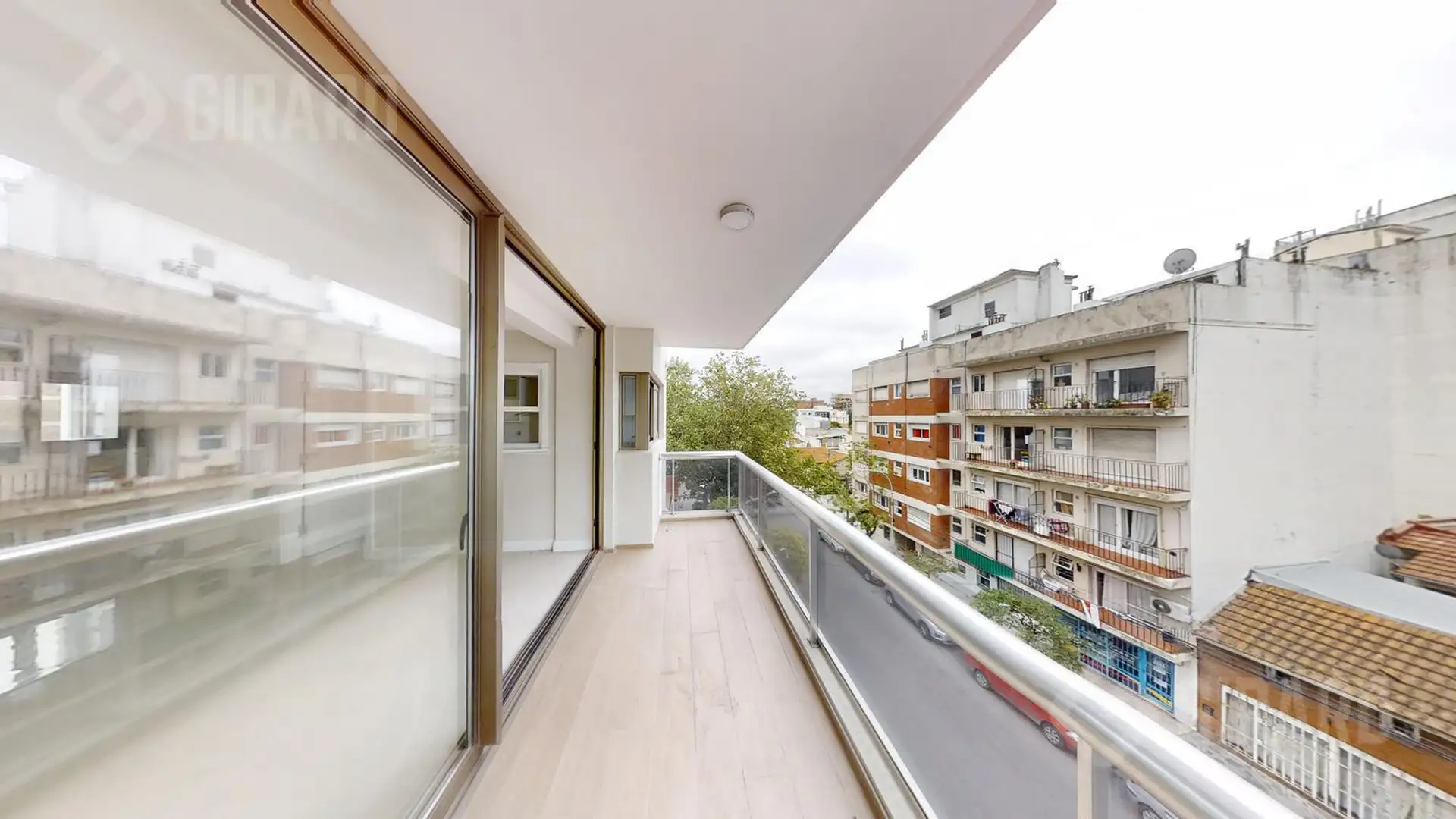 Venta de 3 amb a estrenar. Amplio Living comedor. Zona Paseo Aldrey. Con Patio