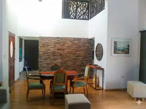 Casa 6 ambientes con 2 baños