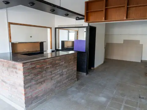 Local comercial en alquiler sobre Av. Santa Fe -VT