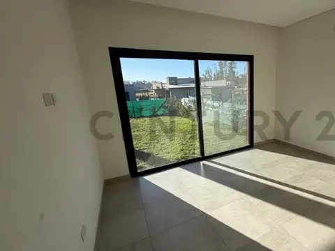 Casa a estrenar 4 amb + escritorio, pileta y galería – Santa Sofía, Pilar del Este