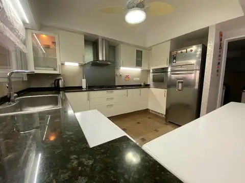 Casa en Venta con 4 cocheras