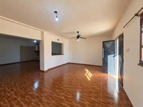 CASA CON DEPARTAMENTO INDEPENDIENTE. SANTA LUCIA