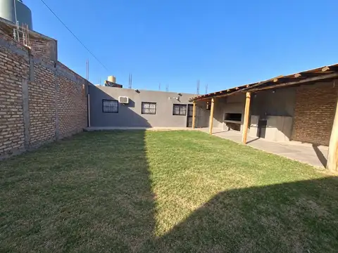 Casa 5 ambientes con 2 baños
