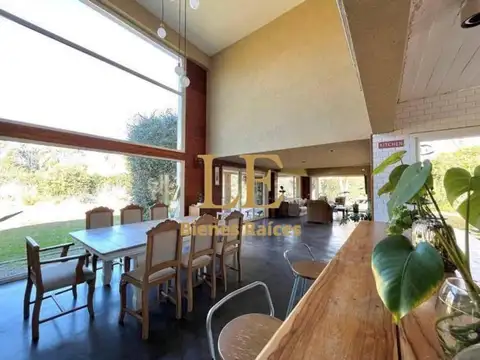 Casa en Venta con 5 cocheras