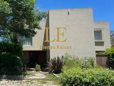 Casa en El Aromo, 5 dormitorios, excelente parque.