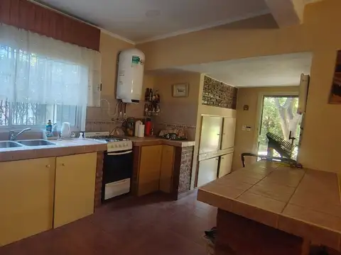 Casa en Venta con 3 cocheras