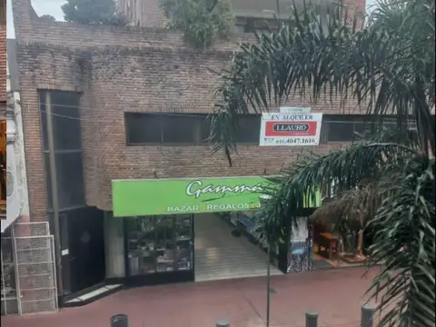importante Local sobre peatonal San fernando en alquiler