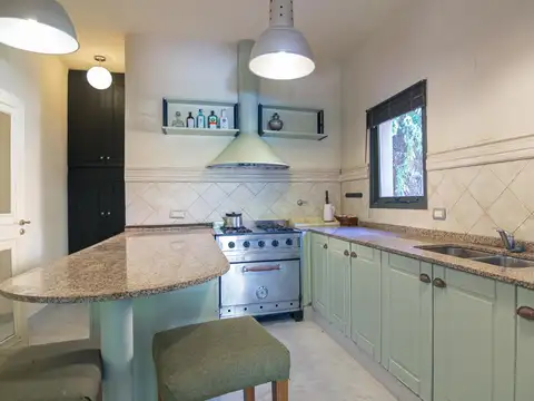 Casa 5 ambientes con 3 baños