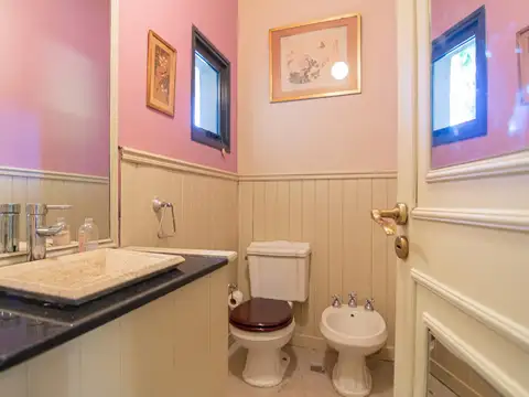 Casa en Venta con 2 cocheras