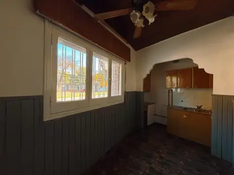 Casa 4 ambientes con 1 baño