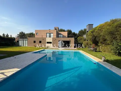 Venta de propiedad de categoria en Haras Maria Elena