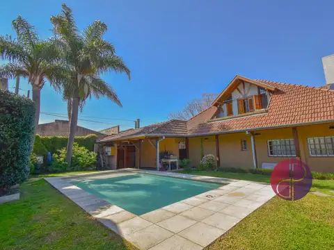 IMPECABLE CHALET LOTE DE 500M2