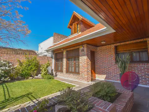 Casa 7 ambientes con 3 baños