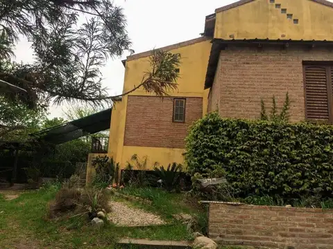 Casa en Venta con 2 cocheras