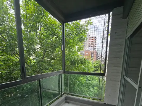 Monoambiente semiamoblado con balcón