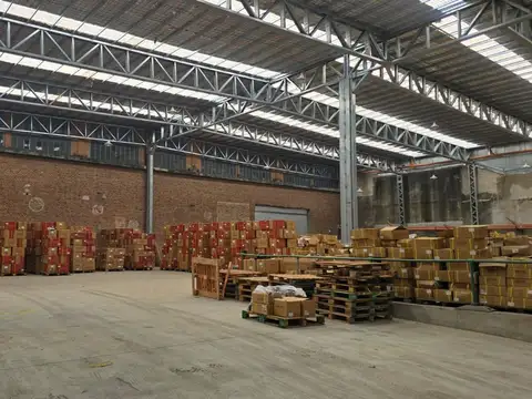 Galpon de 1821 m2 cubiertos en galponera con seguridad
