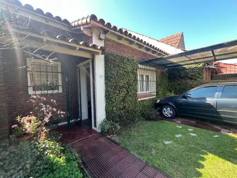 Jose marmol OPORTUNIDAD venta chalet 2 dorm jardin piscina