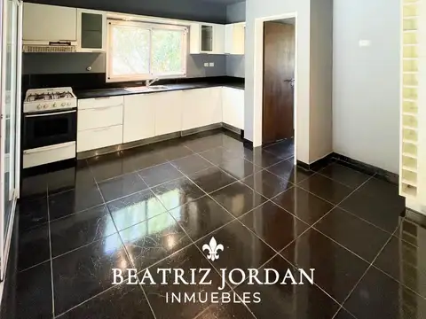 Casa 6 ambientes con 3 baños