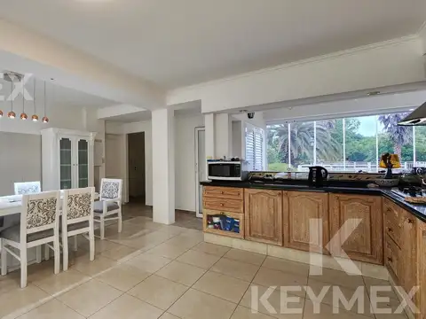 Casa en Venta con 4 cocheras