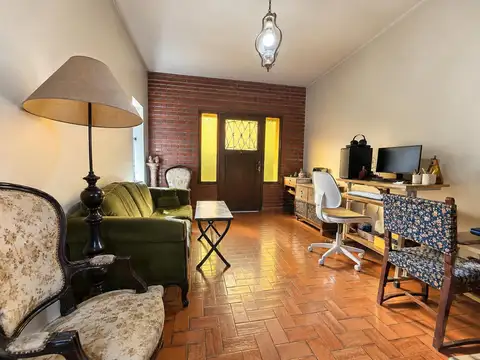 Casa 7 ambientes con 2 baños