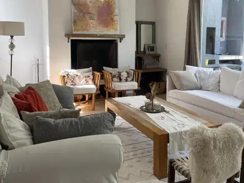 Casa 4 ambientes con 3 baños