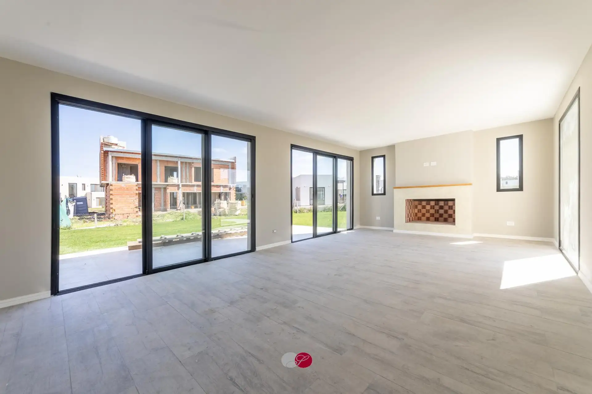 Casa a estrenar 4 dorm, 205m² con quincho y parrilla — lote 623m², Rumenco Joven